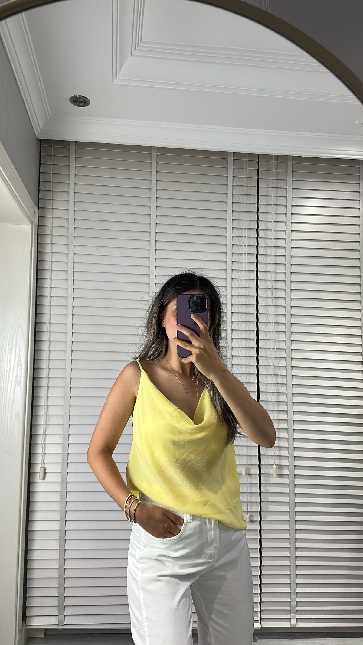 Degaje Yaka Dökümlü Bluz — Sarı
